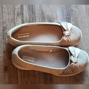 Sketchers Gold flats size 8